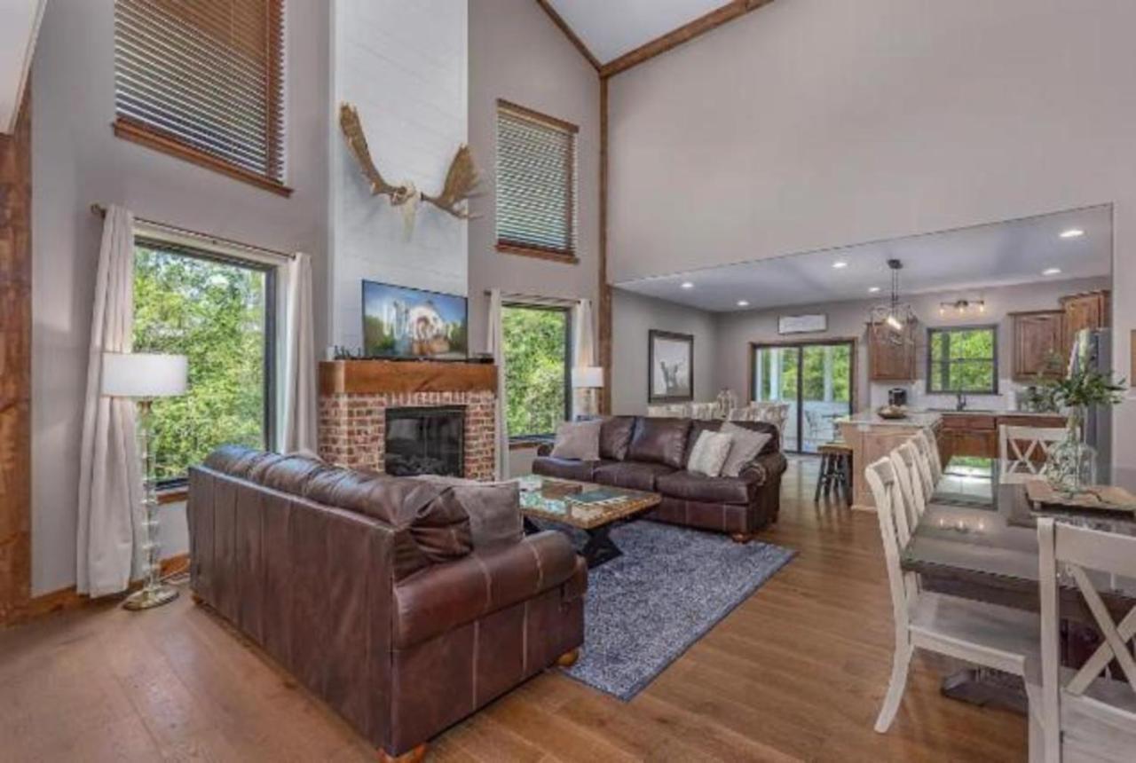 Villa Premier Retreat With Hot Tub, Theater & Pool Table Hollister Exterior foto