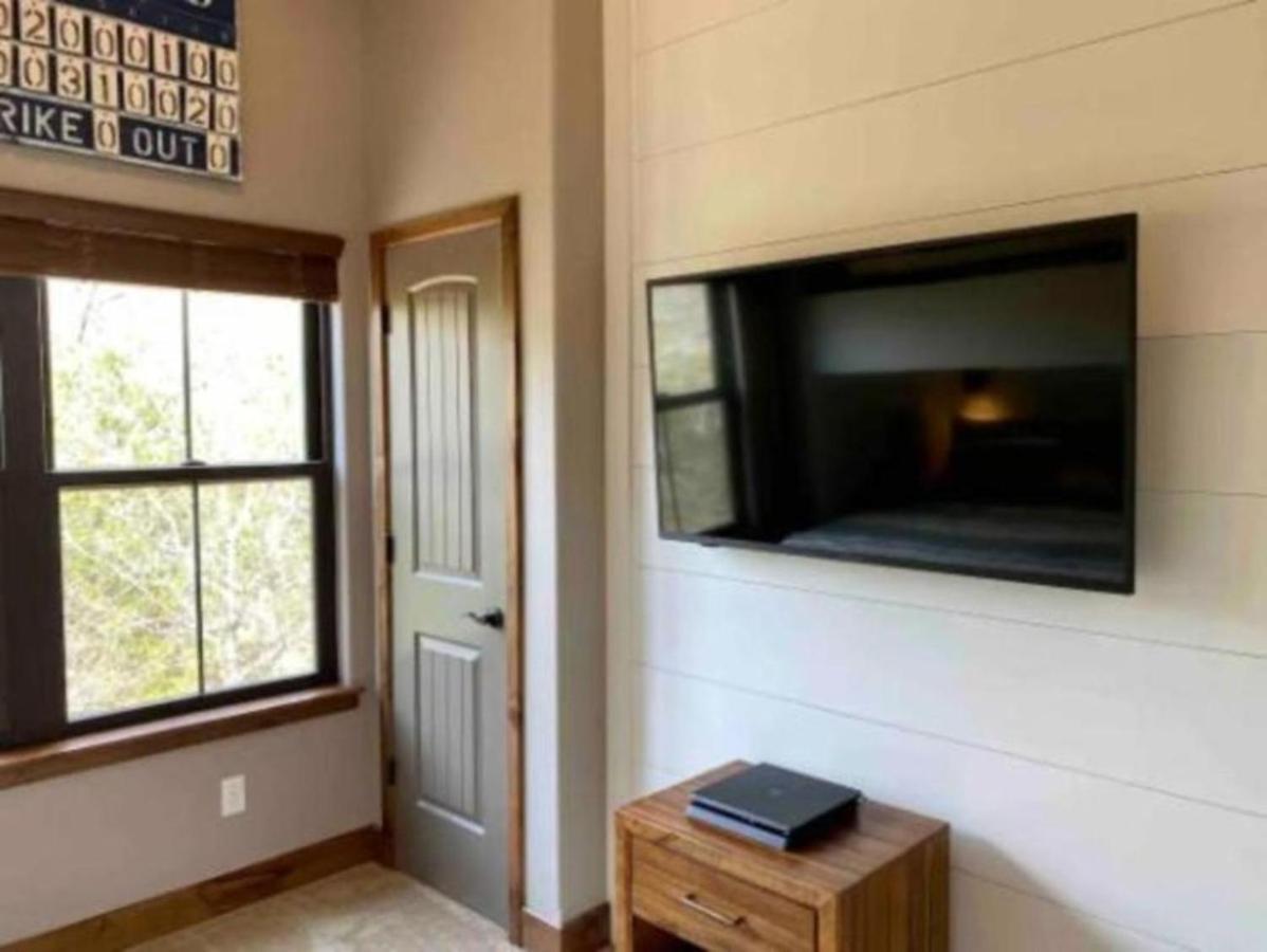 Villa Premier Retreat With Hot Tub, Theater & Pool Table Hollister Exterior foto