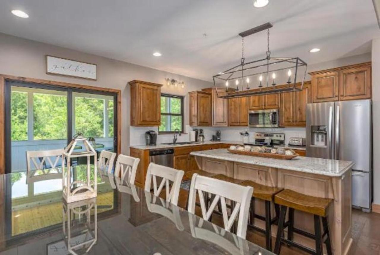 Villa Premier Retreat With Hot Tub, Theater & Pool Table Hollister Exterior foto
